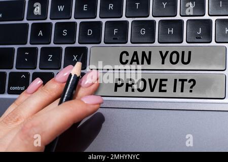 L'affichage de panneaux peut vous le prouver. Mot écrit sur la demande de preuve ou d'approbation de quelqu'un tribunal Banque D'Images