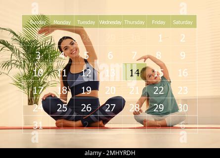 Double exposition du calendrier et de la famille faisant du yoga ensemble à la maison Banque D'Images