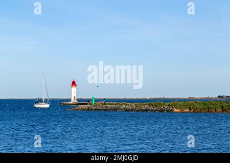 Les Onglous. Pointe de l'Etang de Thau où commence le canal du midi. Marseillan, Occitanie, France Banque D'Images