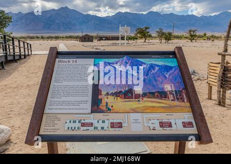 Panneau d'interprétation sur le bloc 14 au site historique national de Manzanar, Owens Valley, Californie, États-Unis [aucun communiqué d'artiste; licence éditoriale seulement] Banque D'Images