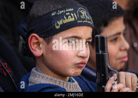 Les partisans palestiniens du mouvement du Jihad islamique organisent un rassemblement dans le camp de Jabalia, dans le nord de la bande de Gaza, en faveur du camp de Jénine, en Cisjordanie, à 27 janvier 2023, le lendemain d'un RAID israélien meurtrier. - Israël et les militants palestiniens de la bande de Gaza ont échangé des tirs de roquettes aujourd'hui, soulevant la crainte d'une nouvelle escalade après l'un des raids les plus lourds de l'armée en Cisjordanie occupée depuis des années. Photo de Ramez Habboub/ABACAPRESS.COM Banque D'Images