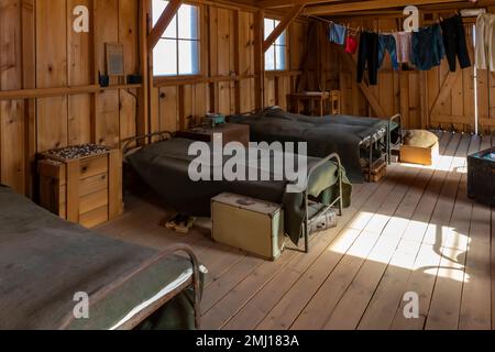 Des casernes exposent leurs locaux au bloc 14 du site historique national de Manzanar, Owens Valley, Californie, États-Unis Banque D'Images