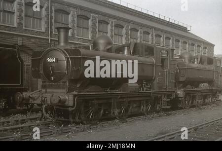 GWR 5700 classe, ou 57xx classe, 0-6-0PT réservoir de valise N° 7644 vu à Swindon Works vers 1956 Banque D'Images