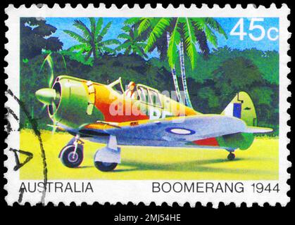 AUSTRALIE - VERS 1980: Un timbre imprimé en AUSTRALIE montre l'avion Boomerang, 1944, avions d'entraînement militaire, série, vers 1980 Banque D'Images