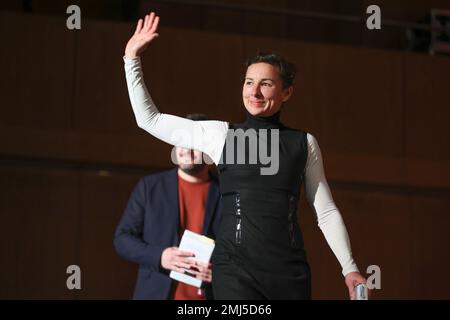 Berlin, Allemagne. 27th janvier 2023. Les auteurs Juli Zeh et Simon Urban viennent à la première de leur livre 'Zwischen Welten' dans le Großer Sendesaal de RBB. 'Zwischen Welten' a été publié par Luchterhand Verlag sur 25 janvier 2023. Credit: Joerg Carstensen/dpa/Alay Live News Banque D'Images