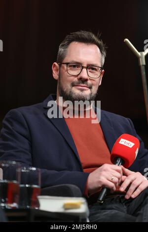 Berlin, Allemagne. 27th janvier 2023. L'auteur Simon Urban à la première de son livre 'Zwischen Welten' (entre mondes) dans le Großer Sendesaal de la RBB. 'Zwischen Welten' a été publié par Luchterhand Verlag sur 25 janvier 2023. Credit: Joerg Carstensen/dpa/Alay Live News Banque D'Images