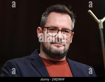 Berlin, Allemagne. 27th janvier 2023. L'auteur Simon Urban à la première de son livre 'Zwischen Welten' (entre mondes) dans le Großer Sendesaal de la RBB. 'Zwischen Welten' a été publié par Luchterhand Verlag sur 25 janvier 2023. Credit: Joerg Carstensen/dpa/Alay Live News Banque D'Images