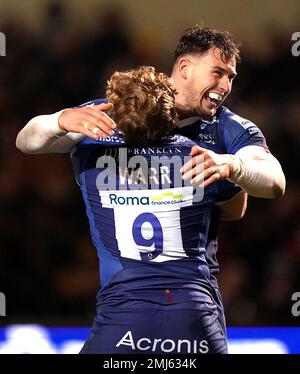 Solde Tom Roebuck de Sharks (à droite) célèbre la troisième tentative du match de son côté avec Gus Warr, coéquipier, lors du match Gallagher Premiership au stade AJ Bell, à Salford. Date de la photo: Vendredi 27 janvier 2023. Banque D'Images