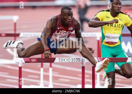 Grant Holloway (États-Unis) participe aux épreuves de 110 mètres des hommes aux Jeux Olympiques d'été de 2020 (2021), à Tokyo, au Japon Banque D'Images