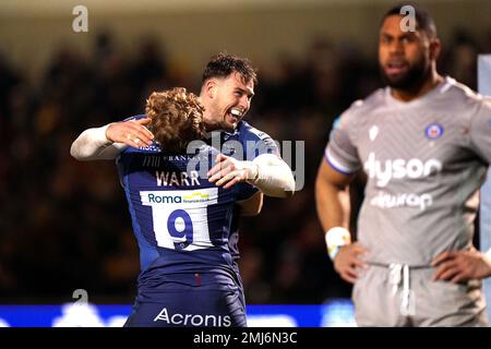 Solde Tom Roebuck de Sharks (à droite) célèbre les scores de ses côtés avec Gus Warr, coéquipier, lors du match Gallagher Premiership au stade AJ Bell, à Salford. Date de la photo: Vendredi 27 janvier 2023. Banque D'Images