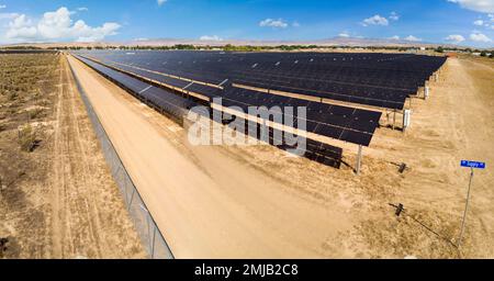 Panneau d'énergie solaire dans le désert du sud de l'Idaho Banque D'Images