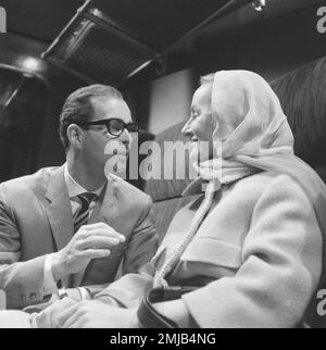 Histoire des pays-Bas: Jeu de télévision 'rendez-vous avec Grazia'. Henk van Ulsen et Andrea Domburg; Date: 12 avril 1962 Banque D'Images