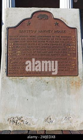 Ouvert en 1911, le Casa del Desierto était un hôtel Harvey House et un dépôt de chemin de fer de Santa Fe situé à Barstow, en Californie, dans le désert de Mojave. Banque D'Images
