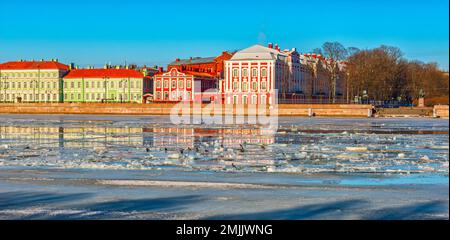 St. Petersbourg Russie dérive de glace sur la Neva Banque D'Images