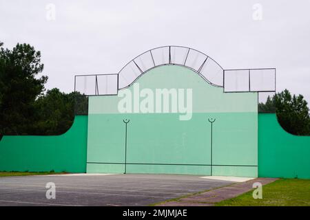 Front basque de la Pelota mur sportif vert dans le pays Bask de France Banque D'Images