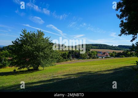 Vue de Burgberg à Hoof. Vue panoramique sur le paysage et le village. Banque D'Images