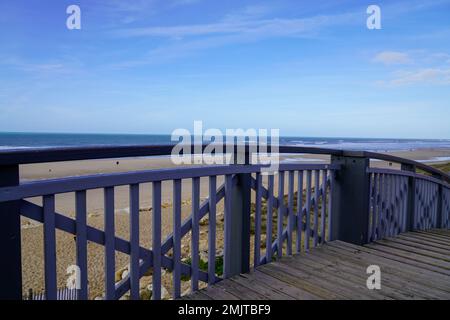 Accès à la plage escalier de ponton menant à la plage de sable de l'océan Lacanau Banque D'Images