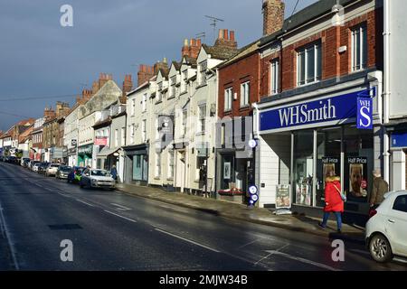 Rue commerçante de Malton, sous le soleil d'hiver, dans le North Yorkshire Banque D'Images