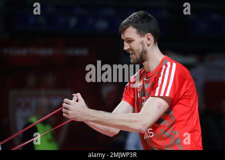 Belgrade, Serbie, 27 janvier 2023. Ognjen Kuzmic de Crvena Zvezda MTS Belgrade se réchauffe lors du match Euroligue 2022/2023 des compagnies aériennes turques entre Crvena Zvezda MTS Belgrade et Partizan Mozzart Bet Belgrade à Aleksandar Nikolic Hall à Belgrade, Serbie. 27 janvier 2023. Crédit : Nikola Krstic/Alay Banque D'Images