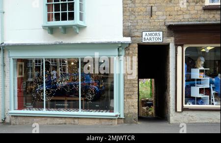 Bruton, Somerset - vues estivales tranquilles d'une ville anglaise historique Banque D'Images