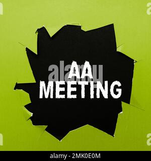 Affiche indiquant AA Meeting. Internet concept rassemblement de personnes dépendantes de l'alcool pour la guérison et le traitement Banque D'Images