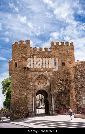 Tolède, Espagne - 21 juin 2022 : porte du sol, une des anciennes portes de la ville de Tolède Banque D'Images