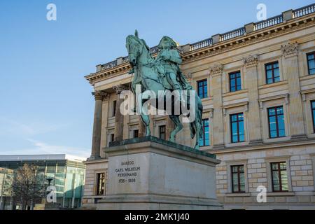 Sculpture de Charles William Ferdinand, duc de Brunswick-Wolfenbuttel devant le Palais de Brunswick - Braunschweig, Basse-Saxe, Allemagne Banque D'Images