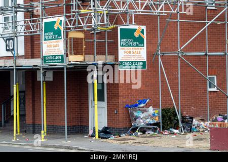 Slough, Berkshire, Royaume-Uni. 28th janvier 2023. Propriété en vente aux enchères. Slough dans le Berkshire subit une transformation énorme. Les bâtiments sont en cours de démolition et doivent être remplacés par d'autres appartements . Crédit : Maureen McLean/Alay Live News Banque D'Images