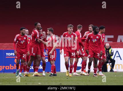 Dion Conroy, de Crawley Town, célèbre le deuxième but du match de son côté lors du match de la Sky Bet League 2 au Broadfield Stadium, Crawley. Date de la photo: Samedi 28 janvier 2023. Banque D'Images