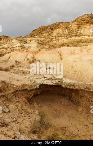 Saragosse dans la lumière magique et Bardenas Reales - un paysage d'une autre étoile Banque D'Images