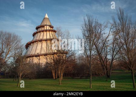 Tour du millénaire (Jahrtausendturm) à Elbauenpark - Magdebourg, Saxe-Anhalt, Allemagne Banque D'Images