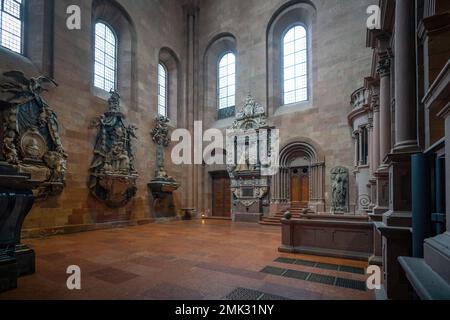 Intérieur de la cathédrale de Mayence - Mayence, Allemagne Banque D'Images