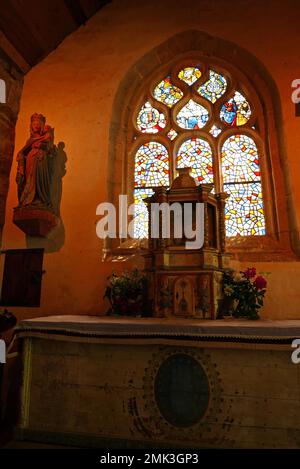 Chapelle notre-Dame de Tremalo, Christ jaune de Gaugin, Pont-Aven, Finistère, Bretagne, Bretagne, France, Europe Banque D'Images