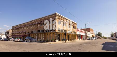 Poteau, Oklahoma, Etats-Unis - 15 octobre 2022: Le vieux quartier des affaires sur Dewey Avenue Banque D'Images