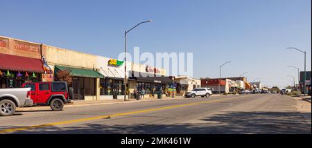 Wilburton, Oklahoma, Etats-Unis - 15 octobre 2022 : le vieux quartier des affaires sur main Street Banque D'Images