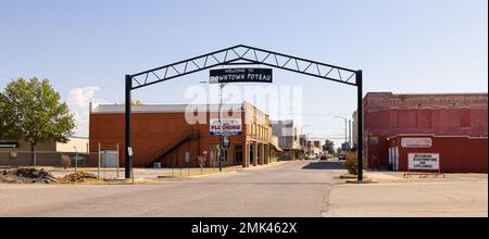 Poteau, Oklahoma, Etats-Unis - 15 octobre 2022: Le vieux quartier des affaires sur Dewey Avenue Banque D'Images