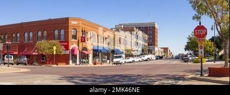 Bartlesville, Oklahoma, Etats-Unis - 18 octobre 2022 : l'ancien quartier des affaires sur le boulevard Frank Phillips Banque D'Images
