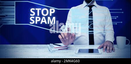 Affiche Stop Spam. Photo conceptuelle mettre fin aux messages intrusifs ou inappropriés envoyés sur Internet Banque D'Images