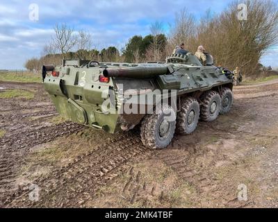 Gros plan d'un véhicule amphibie blindé russe BTR-80 (BTR80), 8×8 roues Banque D'Images