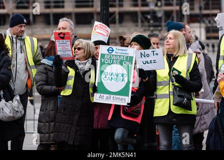 Londres, Royaume-Uni. 28 janvier 2023. Manifestation contre l'expansion de l'ULEZ à Trafalgar Square. Credit: Andrea Domeniconi/Alay Live News Banque D'Images
