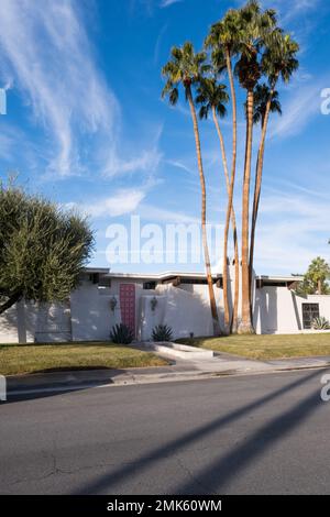 Palm Springs, États-Unis. 11th novembre 2022. Une des célèbres maisons du milieu du siècle de Palm Springs. Banque D'Images