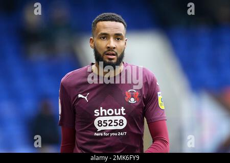 Birkenhead, Royaume-Uni. 28th janvier 2023. Lawrence Vigoroux, le gardien de but de Leyton Orient, regarde dessus. EFL Skybet deuxième match de football, Tranmere Rovers contre Leyton Orient au parc de Prenton, Birkenhead, Wirral, le samedi 28th janvier 2023. Cette image ne peut être utilisée qu'à des fins éditoriales. Utilisation éditoriale uniquement, licence requise pour une utilisation commerciale. Aucune utilisation dans les Paris, les jeux ou les publications d'un seul club/ligue/joueur.pic par Chris Stading/Andrew Orchard sports Photography/Alamy Live News crédit: Andrew Orchard sports Photography/Alamy Live News Banque D'Images