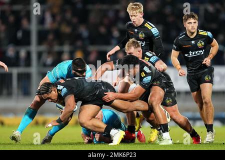 Exeter, Royaume-Uni. 28 janvier 2023. Solomone Kata, de Exeter Chiefs, est renversé lors du match de rugby Gallagher Premiership entre Exeter Chiefs et Gloucester à Sandy Park, Exeter, Royaume-Uni, le 28 janvier 2023. Photo de Scott Boulton. Utilisation éditoriale uniquement, licence requise pour une utilisation commerciale. Aucune utilisation dans les Paris, les jeux ou les publications d'un seul club/ligue/joueur. Crédit : UK Sports pics Ltd/Alay Live News Banque D'Images