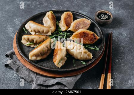 assortiment de boulettes japonaises à grand angle. Photo haute résolution Banque D'Images