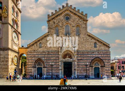 Portail principal gothique, Cathédrale Maria SS. Assunta, avec la plus grande horloge mécanique du monde, 12th siècle, Messine, Sicile, Italie Banque D'Images