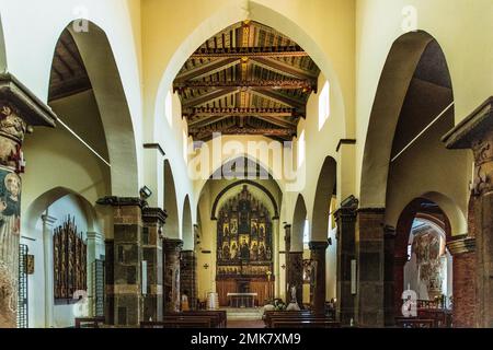 Eglise Matrice Vecchia sur la Piazza de 1350, Castelbuono dans les collines de Madonie avec centre historique, Castelbuono, Sicile, Italie Banque D'Images