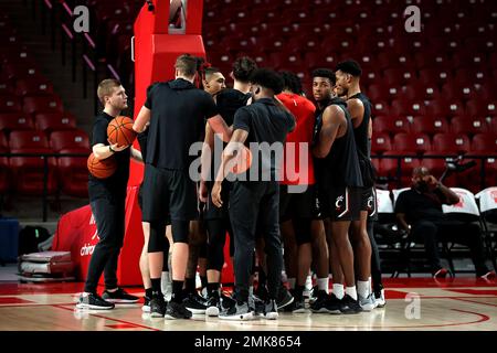 Houston, Texas, États-Unis. 28th janvier 2023. Les Bearcats de Cincinnati se réchauffent avant le match entre les Houston Cougars et les Bearcats de Cincinnati au centre Fertitta à Houston, TX sur 28 janvier 2023. (Credit image: © Erik Williams/ZUMA Press Wire) USAGE ÉDITORIAL SEULEMENT! Non destiné À un usage commercial ! Banque D'Images