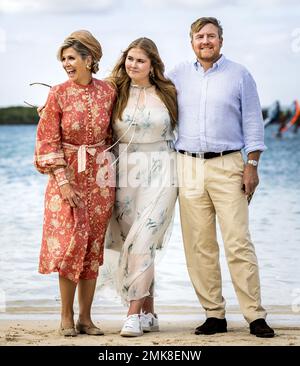 BONAIRE - le roi Willem-Alexander, la reine Maxima et la princesse Amalia pendant le premier jour de leur visite à Sorobon sur Bonaire. La Princesse de la Couronne a une introduction de deux semaines dans les pays d'Aruba, Curaçao et Sint Maarten et les îles qui forment les pays-Bas des Caraïbes : Bonaire, Sint Eustache et Saba. ANP REMKO DE WAAL pays-bas hors - belgique hors Banque D'Images