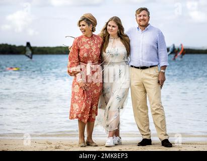 BONAIRE - le roi Willem-Alexander, la reine Maxima et la princesse Amalia pendant le premier jour de leur visite à Sorobon sur Bonaire. La Princesse de la Couronne a une introduction de deux semaines dans les pays d'Aruba, Curaçao et Sint Maarten et les îles qui forment les pays-Bas des Caraïbes : Bonaire, Sint Eustache et Saba. ANP REMKO DE WAAL pays-bas hors - belgique hors Banque D'Images