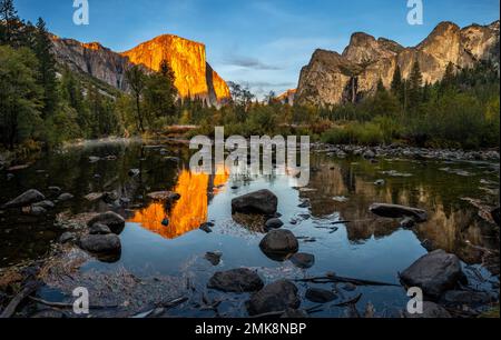 L'emblématique vue sur la vallée au parc national de Yosemite Banque D'Images